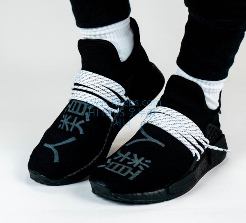 Pharrell adidas NMD Hu Black White GY0093 출시일 On-Feet
